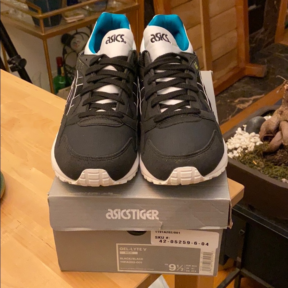 ASICS Gel-Lyte V - Black - MENS US 9 1/2 - NWOT